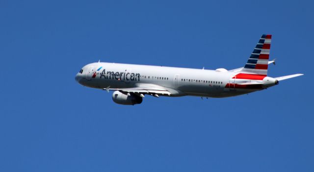 Airbus A321 (N561UW) - Shortly after departure is this 2012 American Airlines Airbus A321-231 in the Spring of 2021.