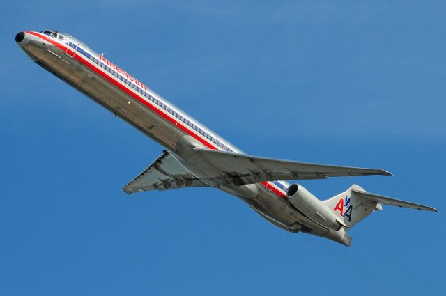 McDonnell Douglas MD-80 (N7521A) - Seen at KDCA on 3/7/2010    a href=http://discussions.flightaware.com/profile.php?mode=viewprofile&u=269247  [ concord977 profile ]/a