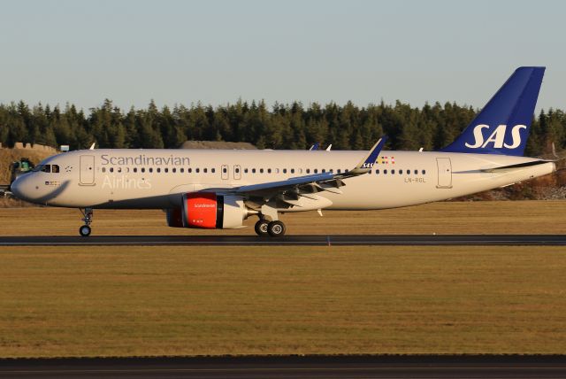 LN-RGL — - SAS first Airbus A320-251N