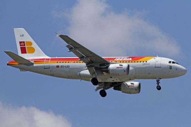 Airbus A319 (EC-LEI)