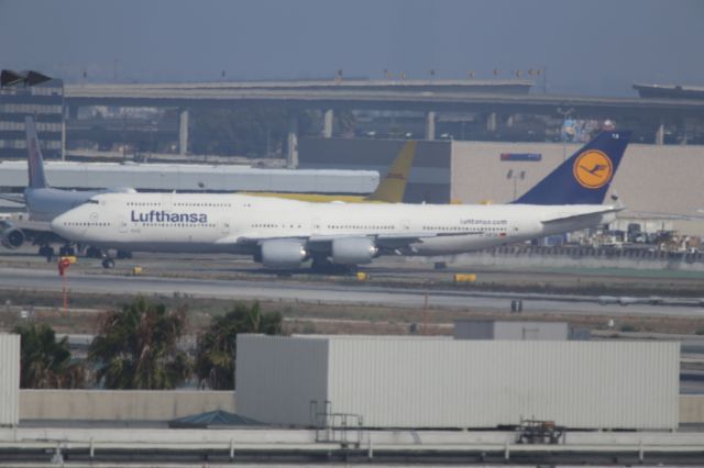 BOEING 747-8 (D-ABYA) - LINING UP