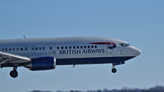 BOEING 737-400 (G-DOCE) - On approach for its last stop before departing for the bone yard.