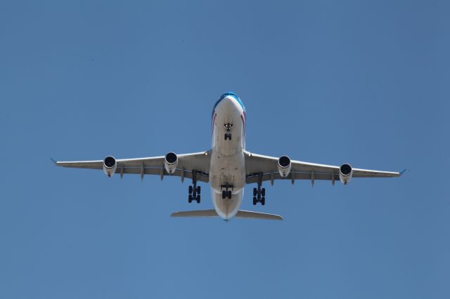 Airbus A340-300 —