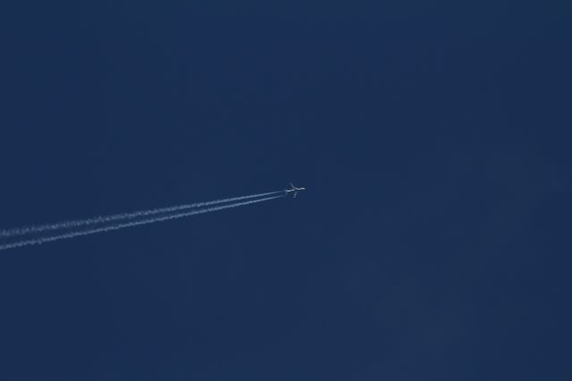 Boeing 737-700 (EI-DYW) - Vliegt op een hoogte van 37.000 voet boven Nieuwkoop.