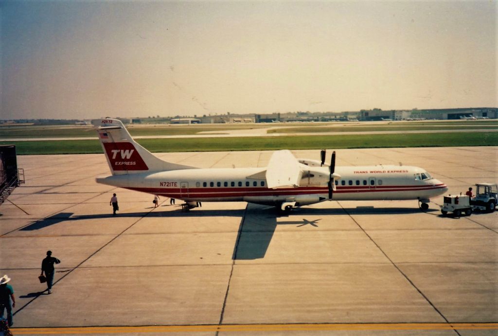 ATR ATR-72 (N721TE) - 05/93...Don't remember where I was going, but first stop must be St Louis; TWA, LNK, turboprop service....