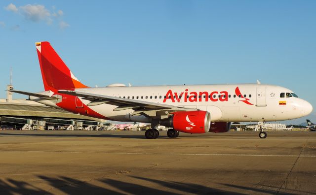 Airbus A319 (N557AV)