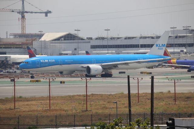 BOEING 777-300ER (PH-BVB)