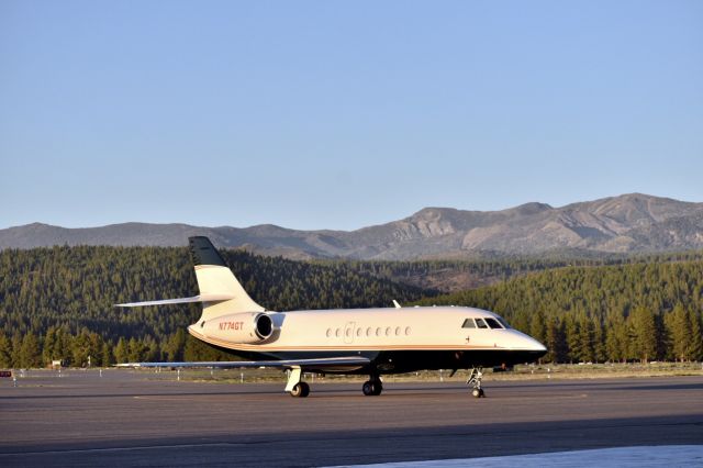 Dassault Falcon 2000 (N774GT) - Golden hour shooting at Truckee, CA