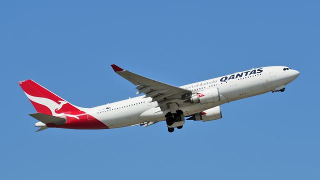 Airbus A330-300 (VH-EBA) - Airbus A330-202. Qantas VH-EBA departed runway 24 YPPH 130919.