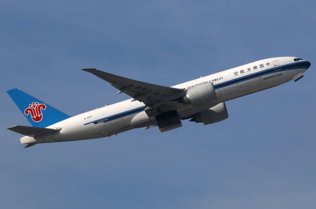 BOEING 777-200LR (B-2027)