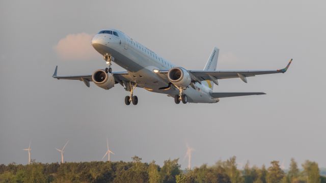 Embraer ERJ-190 (D-AWSI)