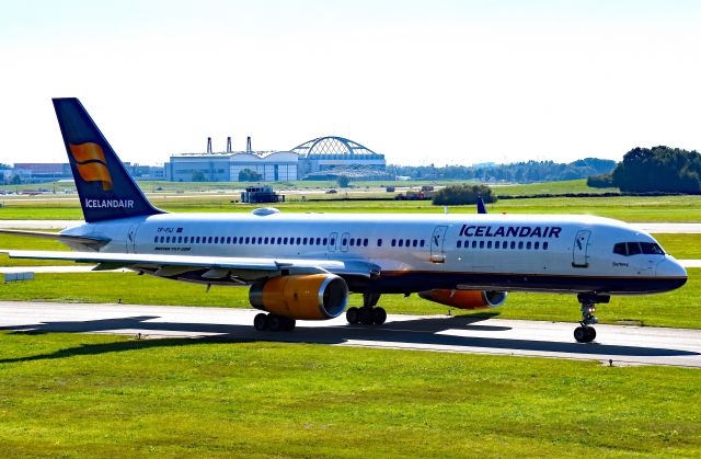 Boeing 757-200 (TF-FIJ)