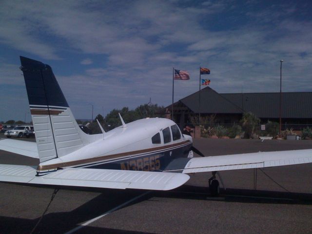 Piper Cherokee Arrow (N38565)