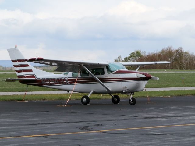 Cessna Centurion (N9543X) - An older two ten, still in good condition.