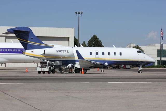 Bombardier Challenger 300 (N302PE)