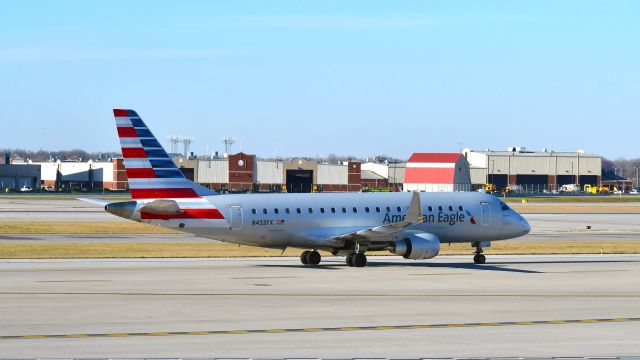 Embraer 175 (N433YX) - American Eagle Embraer E175LR N433YX in Detroit 