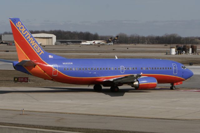 BOEING 737-300 (N685SW) - March 26, 2011 - hold short of runway for departure from Detroit 