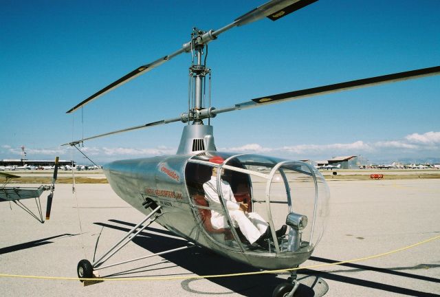 — — - Hiller COMMUTER UH-4 at Vertical Challenge 2006.