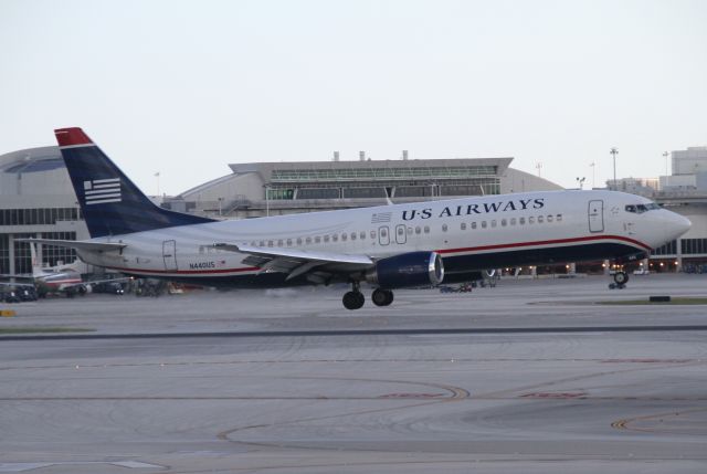 BOEING 737-400 (N440US)