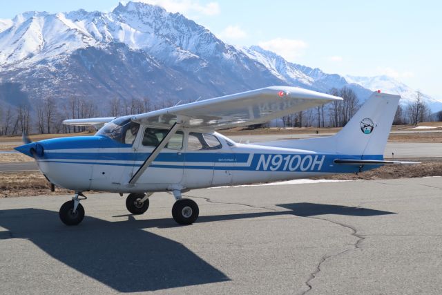 Cessna Skyhawk (N9100H) - Taxiing after landing