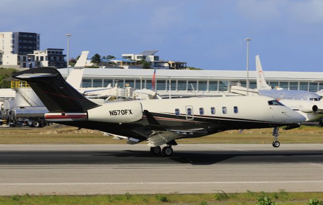 Canadair Challenger 350 (N570FX)