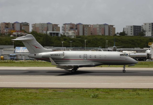 Bombardier Challenger 300 (N536XJ)