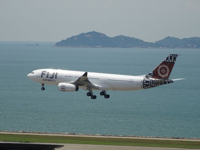 Airbus A330-200 (DQ-FJT)