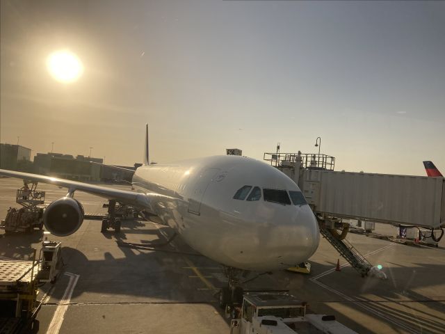 Airbus A330-300 (N825NW)