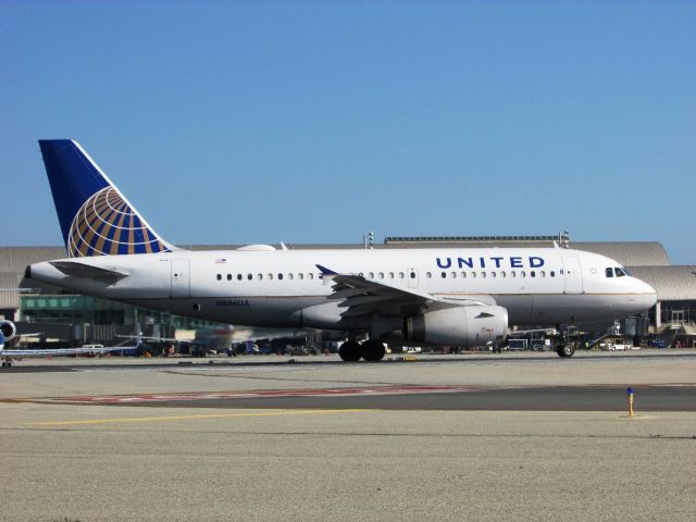 Airbus A319 (N806UA) - Lined up and waiting RWY 20R