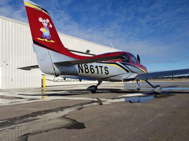 Cirrus SR-22 (N861TS)