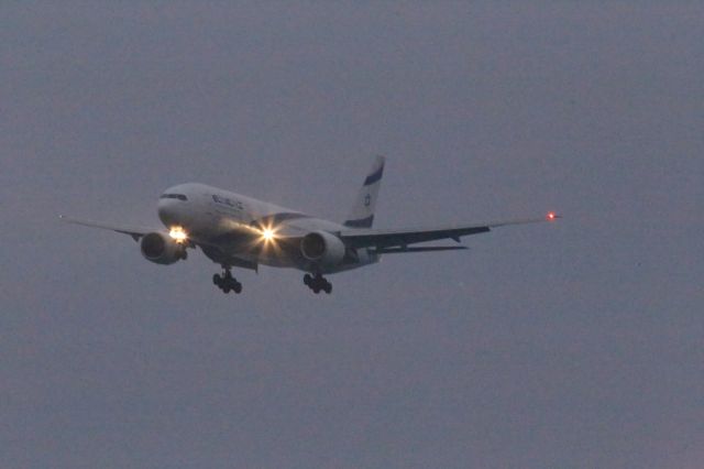 Boeing 777-200 (4X-ECB)