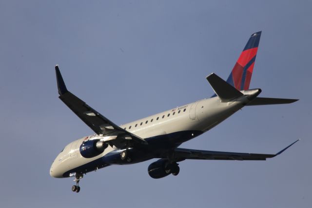 EMBRAER 175 (long wing) (N300SY)