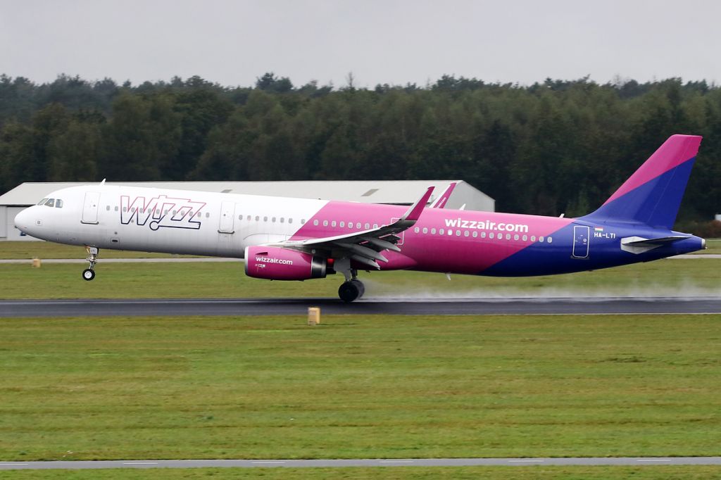 Airbus A321 (HA-LTI)