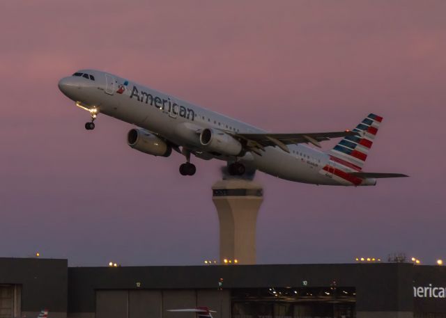 Airbus A321 (N544UW)