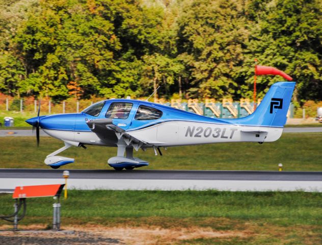 Cirrus SR-20 (N203LT)