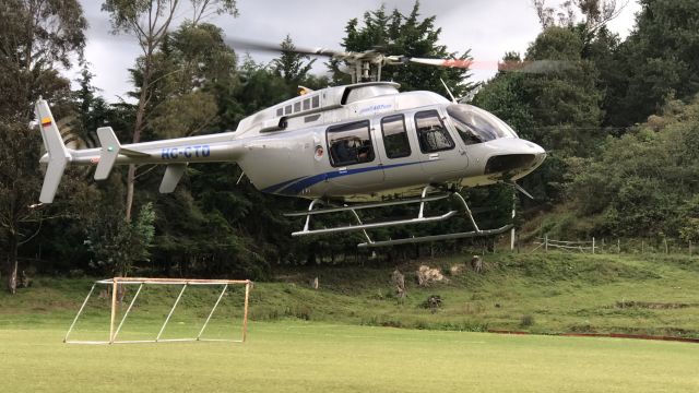 Bell 407 (HC-CTD) - En la ciudad de Loja, estadio de polo del Grupo de Caballería de la Brigada de Infantería Nr. 7 Loja. 