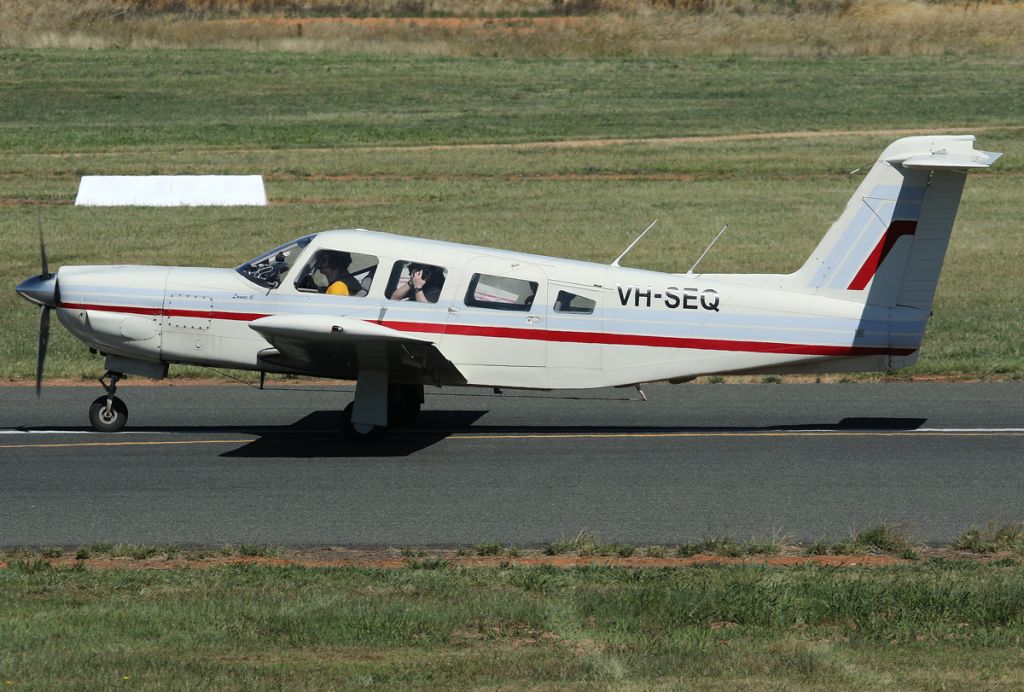 Piper Saratoga/Lance (VH-SEQ)