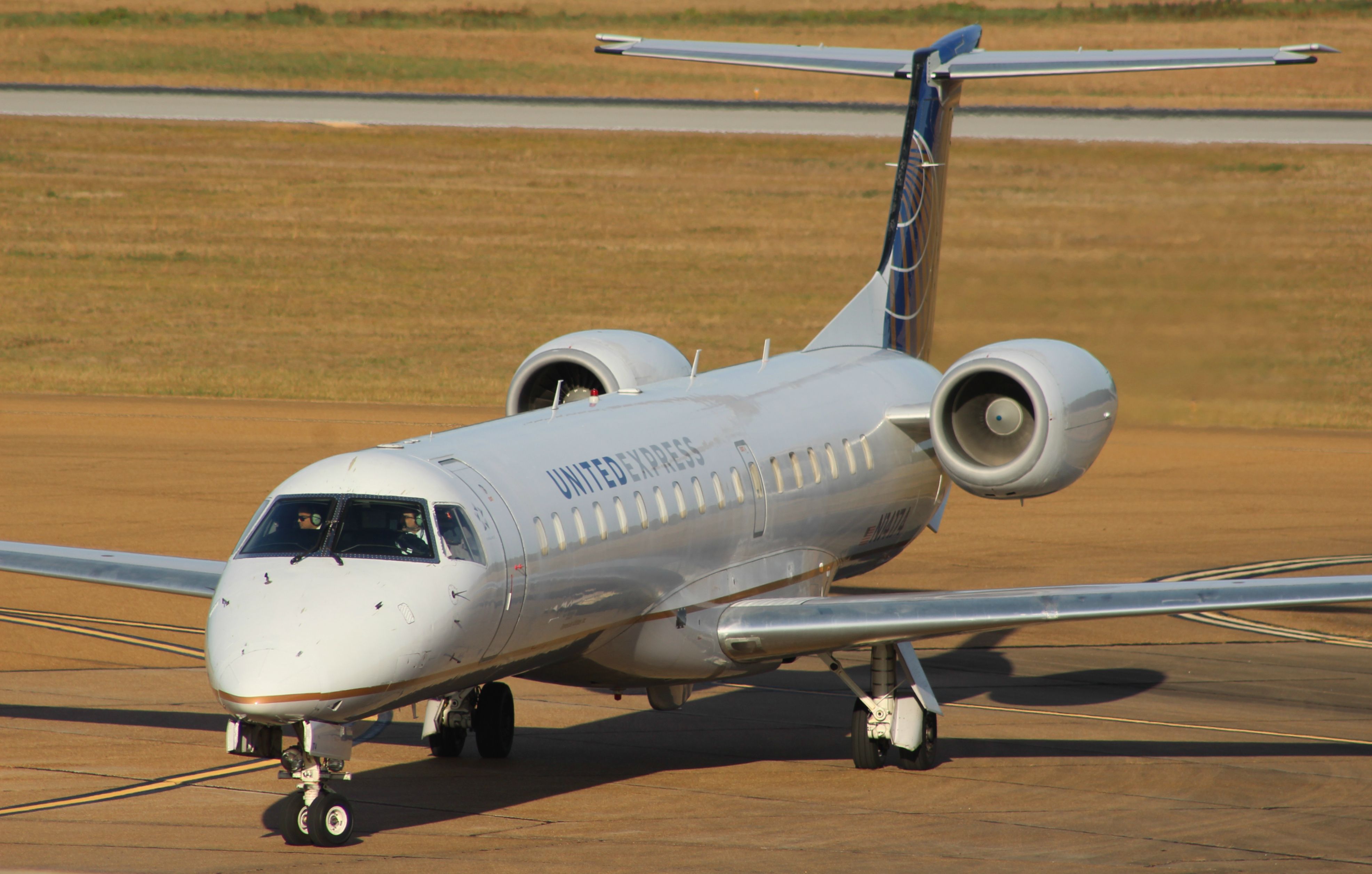 Embraer EMB-145XR (N14174) - Taxiing with one engine running.