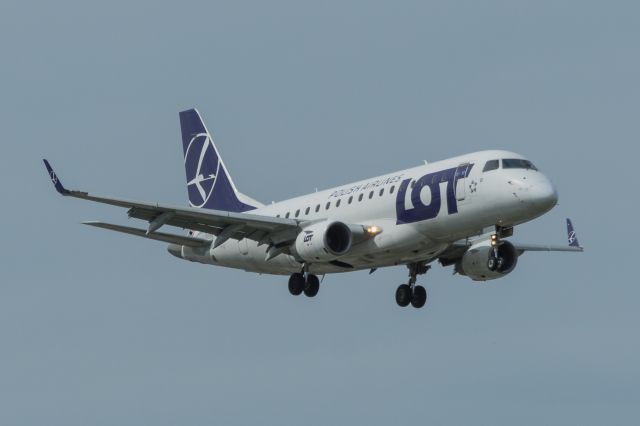 Embraer 170/175 (SP-LDI) - WAW SPOTTING