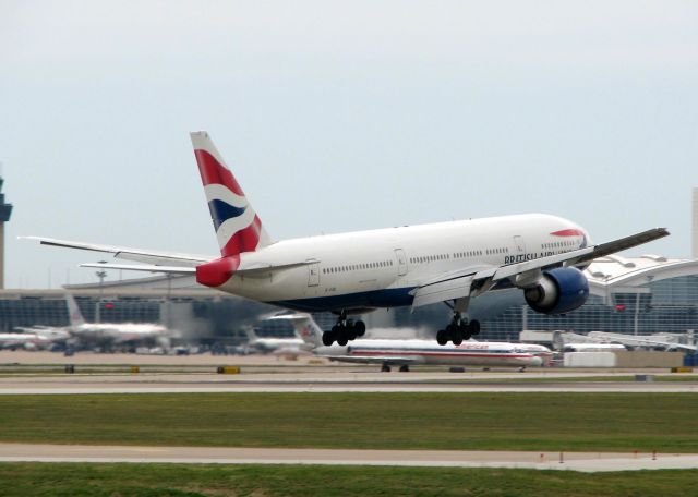 Boeing 777-200 (G-VIIB) - About to touch down on 18R at DFW. Long flight from London Heathrow.