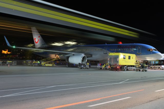 Boeing 757-200 (G-OOBC)