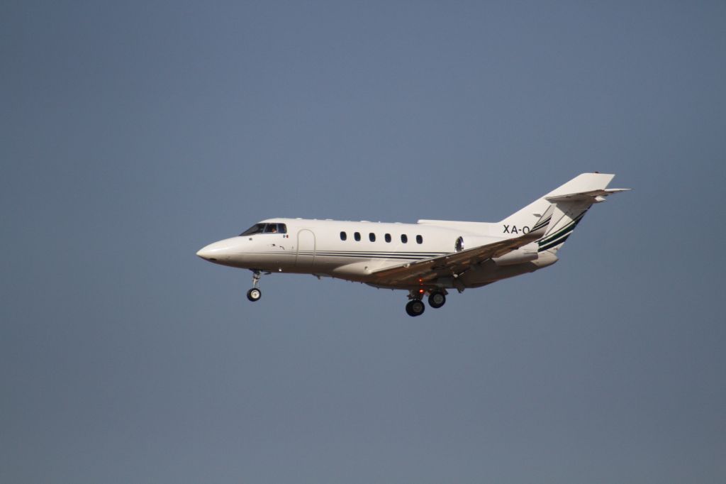 Hawker 800 (XA-AOV) - FINAL APPROACH 27 MMTJ