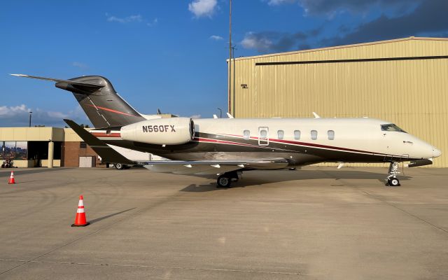 Canadair Challenger 350 (N560FX)