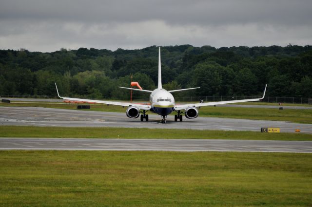 Boeing 737-800 (N734MA)