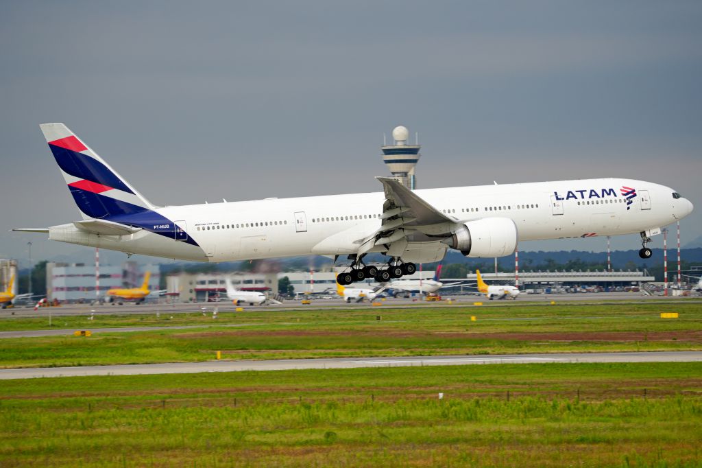 BOEING 777-300ER (PT-MUB)