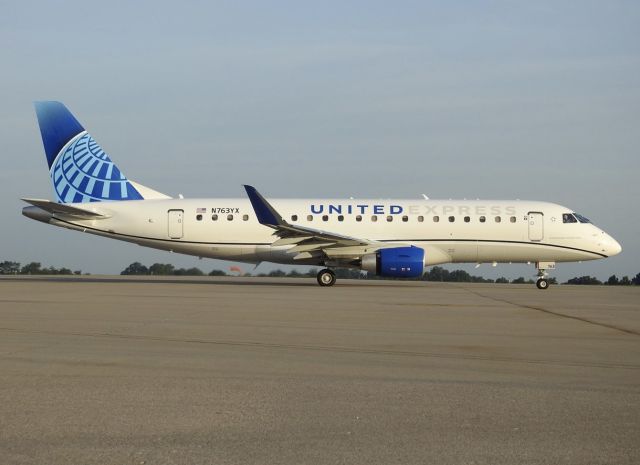 EMBRAER 175 (long wing) (N763YX)