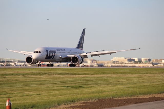 Boeing 787-8 (SP-LRC)