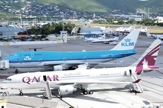 Boeing 747-200 (PH-BFB) - Qatar and KLM