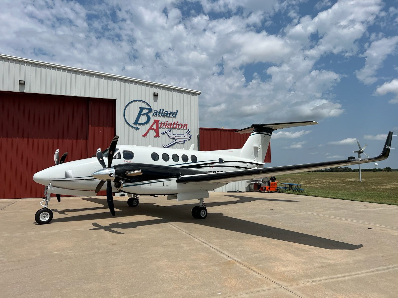 Beechcraft Super King Air 200 (N509DA) - King Air B200 GT BY-102.