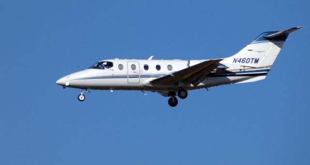 Beechcraft Beechjet (N460TM) - On final is this 2007 Hawker Beechcraft Beechjet 400A in the Winter of 2020.